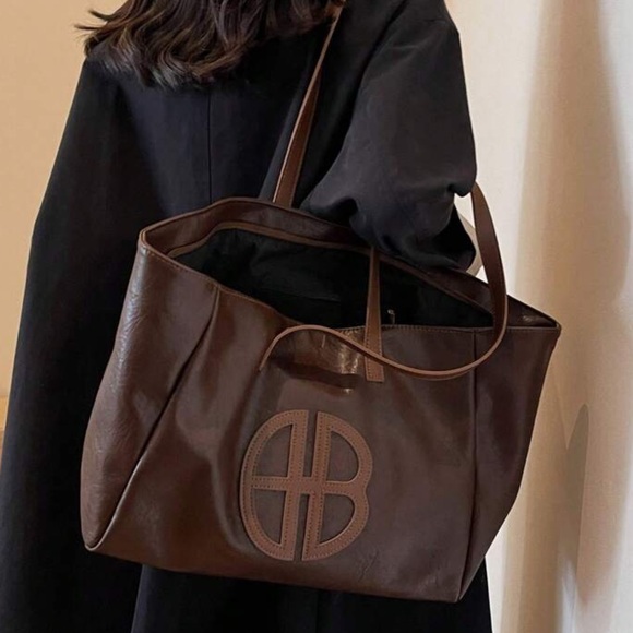 Boutique Handbags - NEW| Trendy & Chic Foldable Large Capacity Shoulder Bag For Women